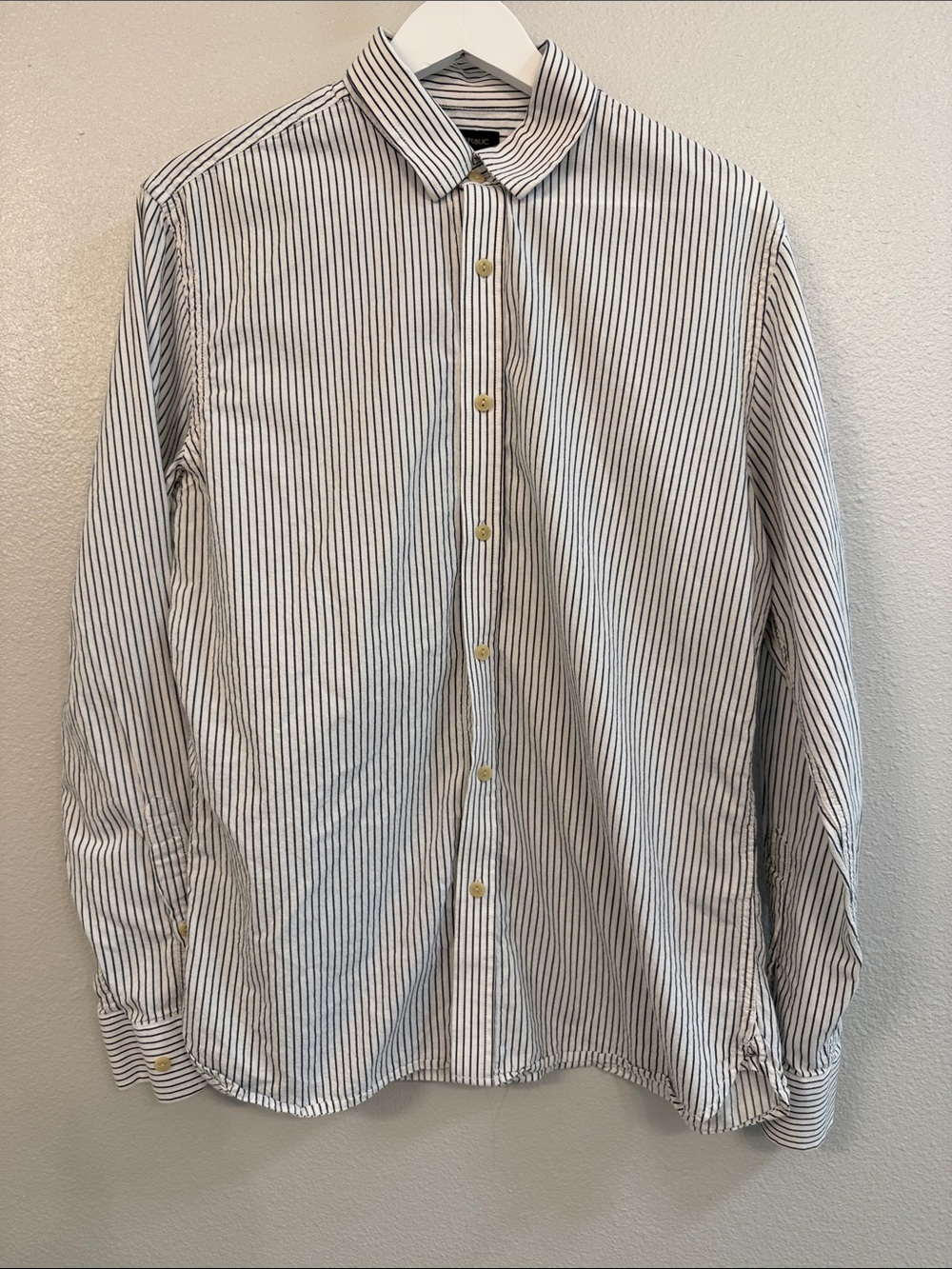 Banana Republic Men's M White Navy Pinstripe Slim Fit Dress Shirt [MIC808]